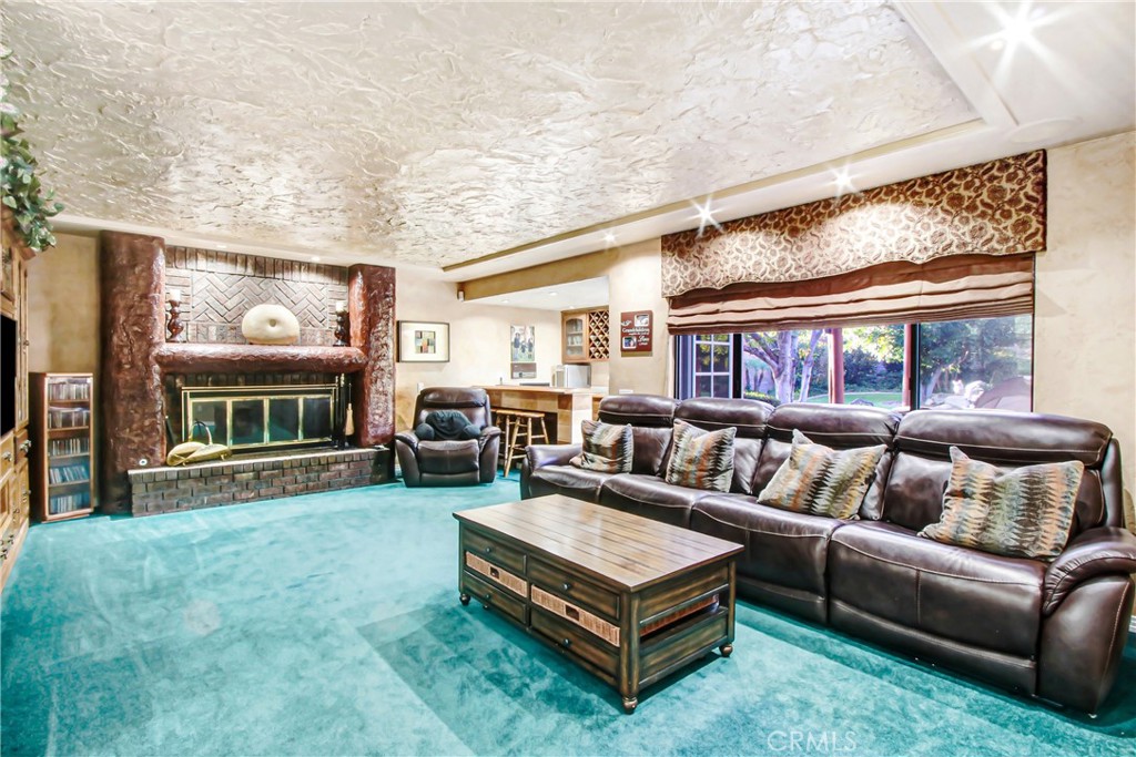7954 Thoroughbred Property Photo 12