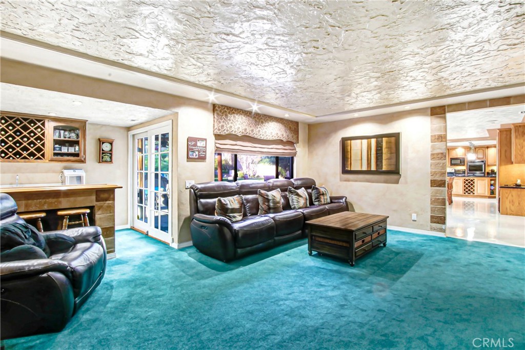 7954 Thoroughbred Property Photo 13
