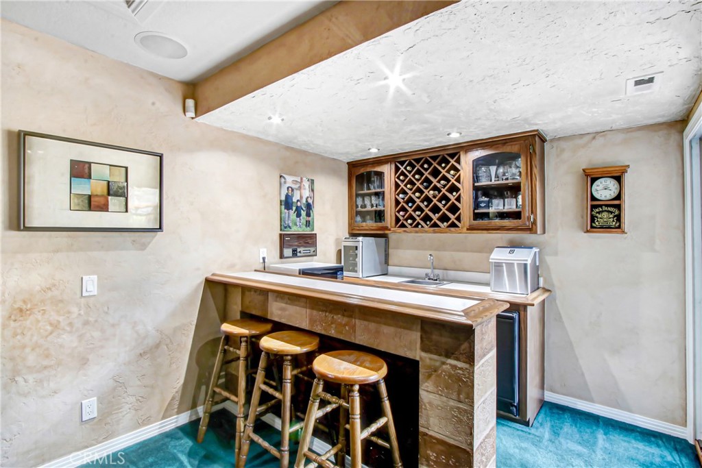 7954 Thoroughbred Property Photo 14