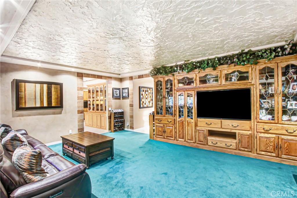 7954 Thoroughbred Property Photo 15