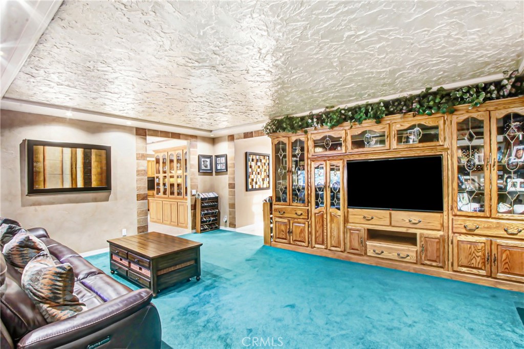 7954 Thoroughbred Property Photo 15
