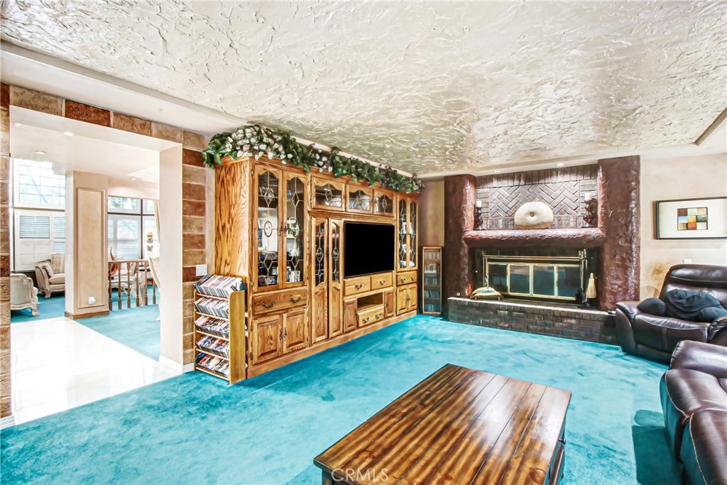 7954 Thoroughbred Property Photo 16