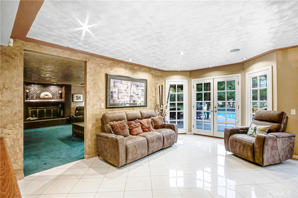 7954 Thoroughbred Property Photo 18