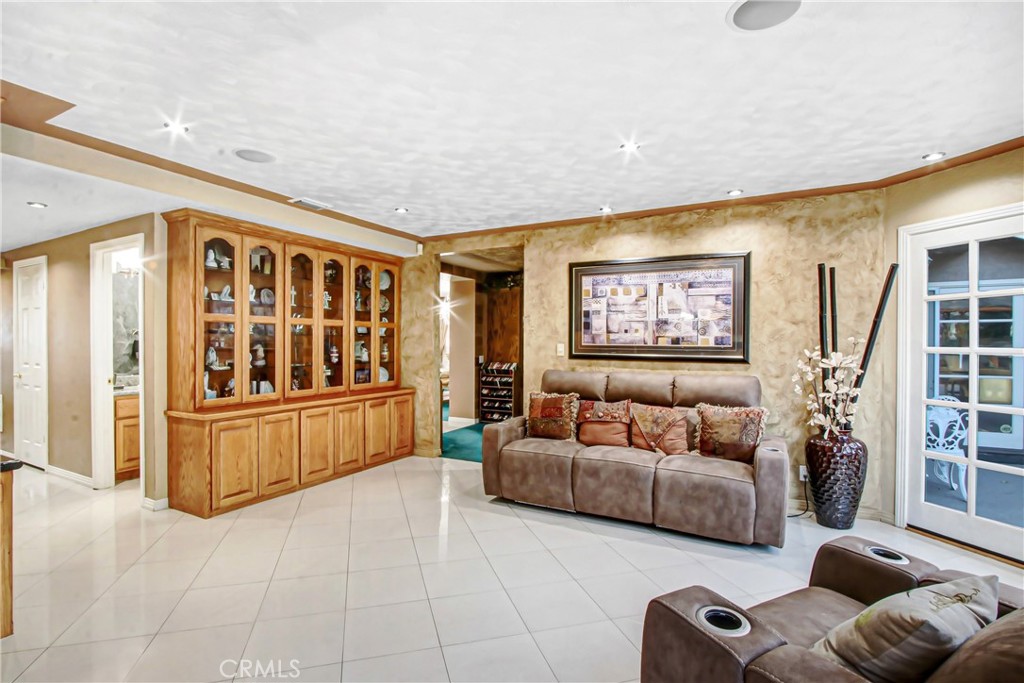 7954 Thoroughbred Property Photo 20