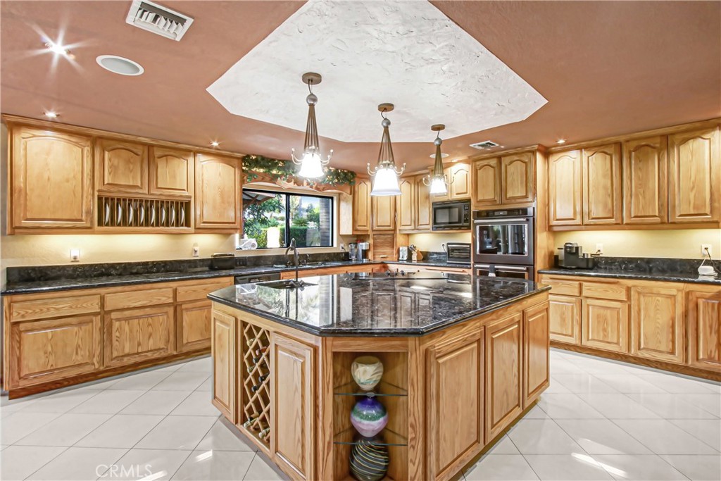 7954 Thoroughbred Property Photo 26