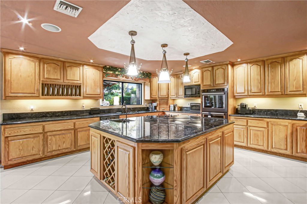 7954 Thoroughbred Property Photo 26
