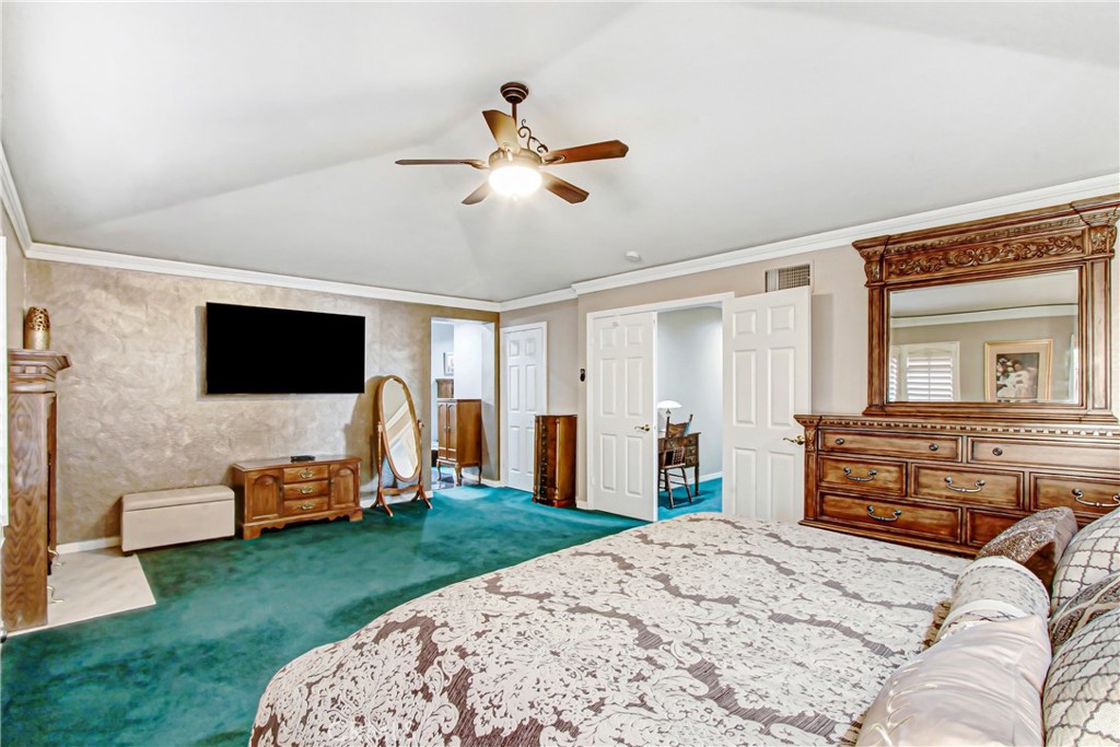 7954 Thoroughbred Property Photo 32