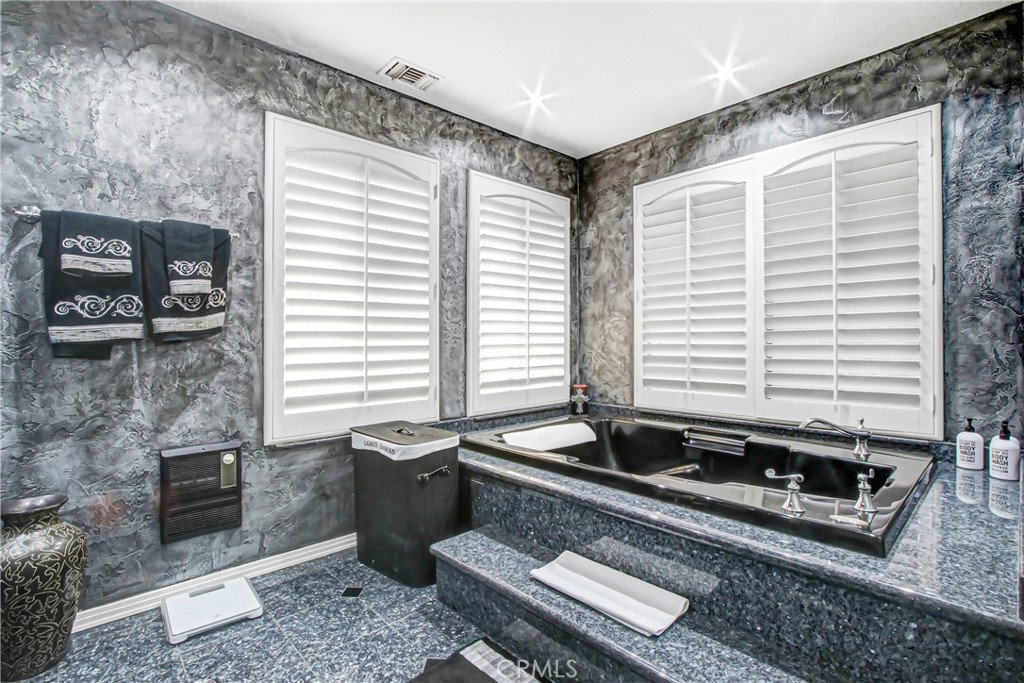 7954 Thoroughbred Property Photo 34