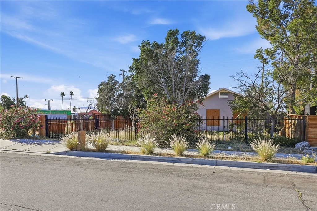 66155 1st Property Photo 2