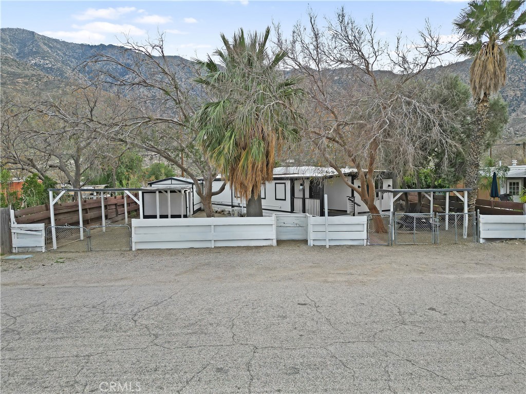 52101 Lois Property Photo 3