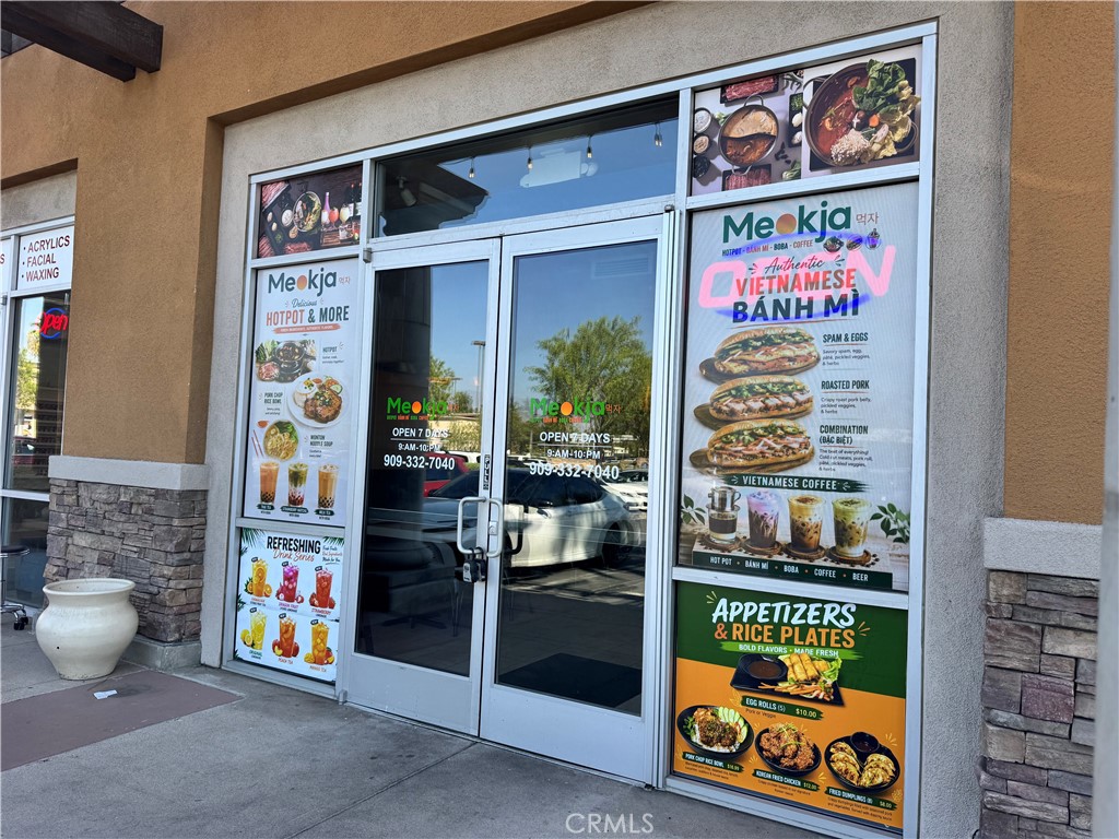 1078 E Hospitality Lane D Property Photo 4