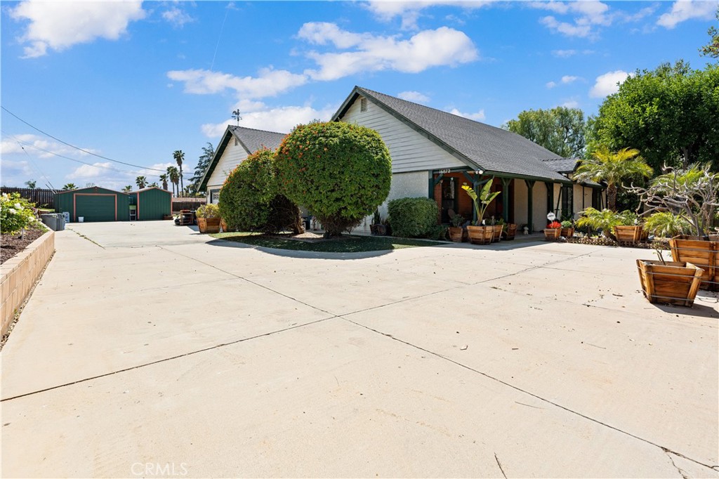 16872 Iris Property Photo 4