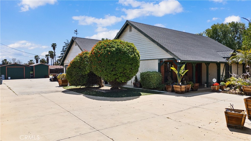 16872 Iris Property Photo 5