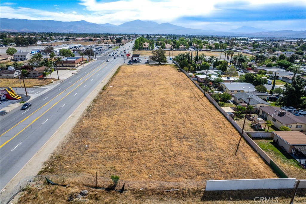 18045 Foothill Property Photo 11