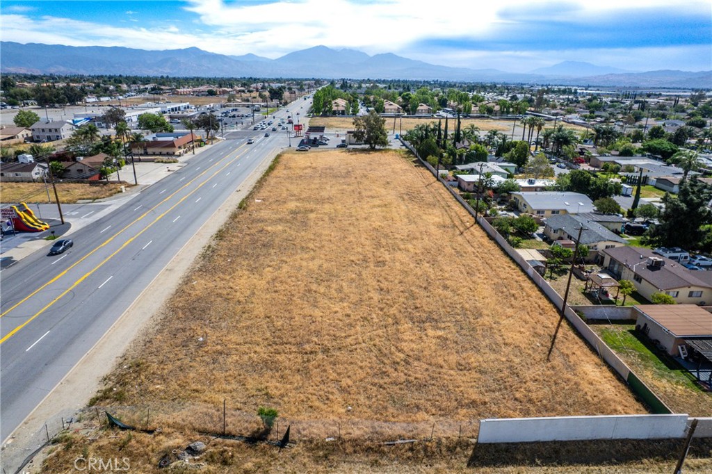 18045 Foothill Property Photo 11