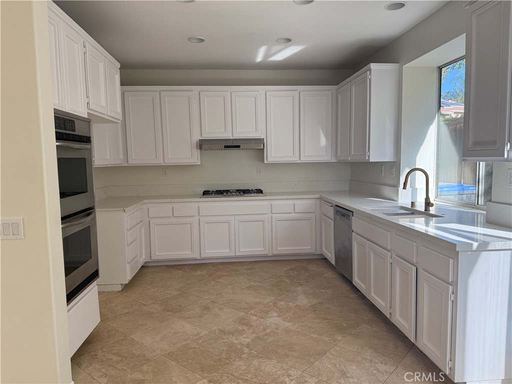 15635 Oliver Street Property Photo 7