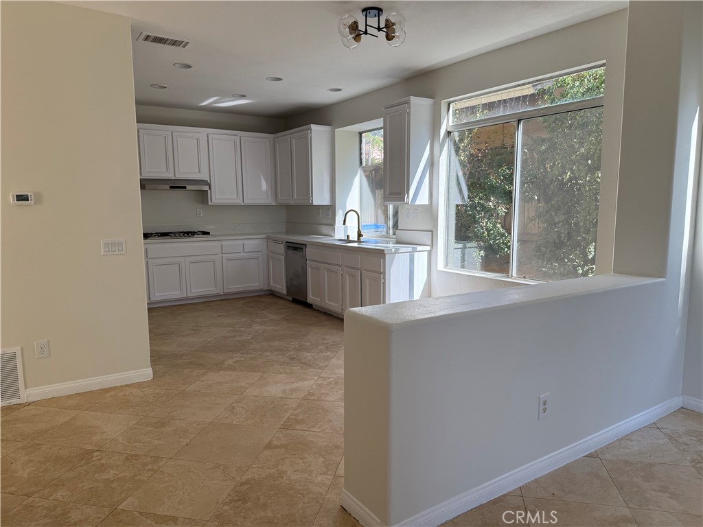 15635 Oliver Street Property Photo 8
