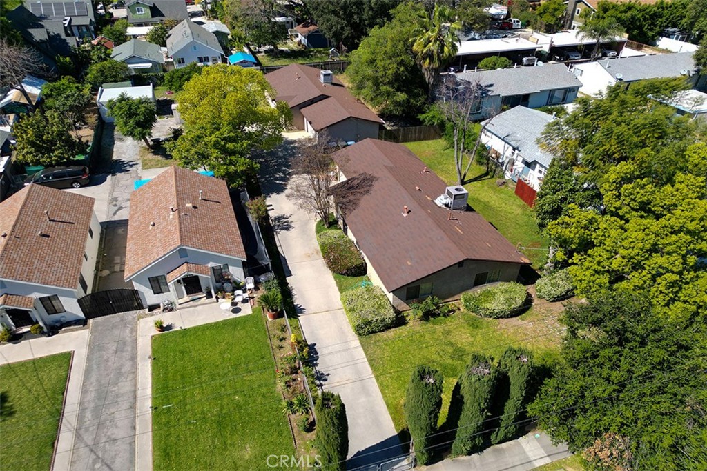 1909 N Summit Property Photo 1
