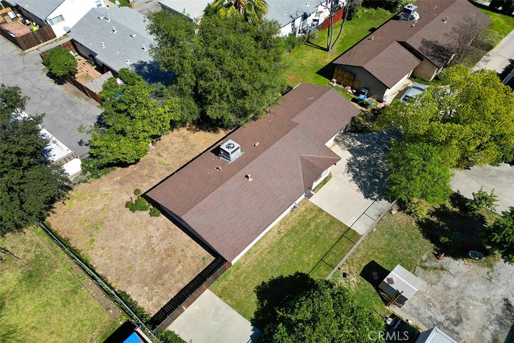 1909 N Summit Property Photo 3