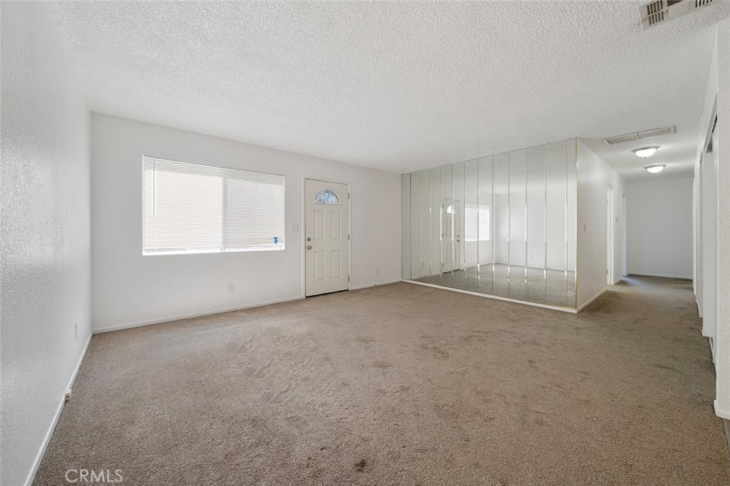 1909 N Summit Property Photo 7