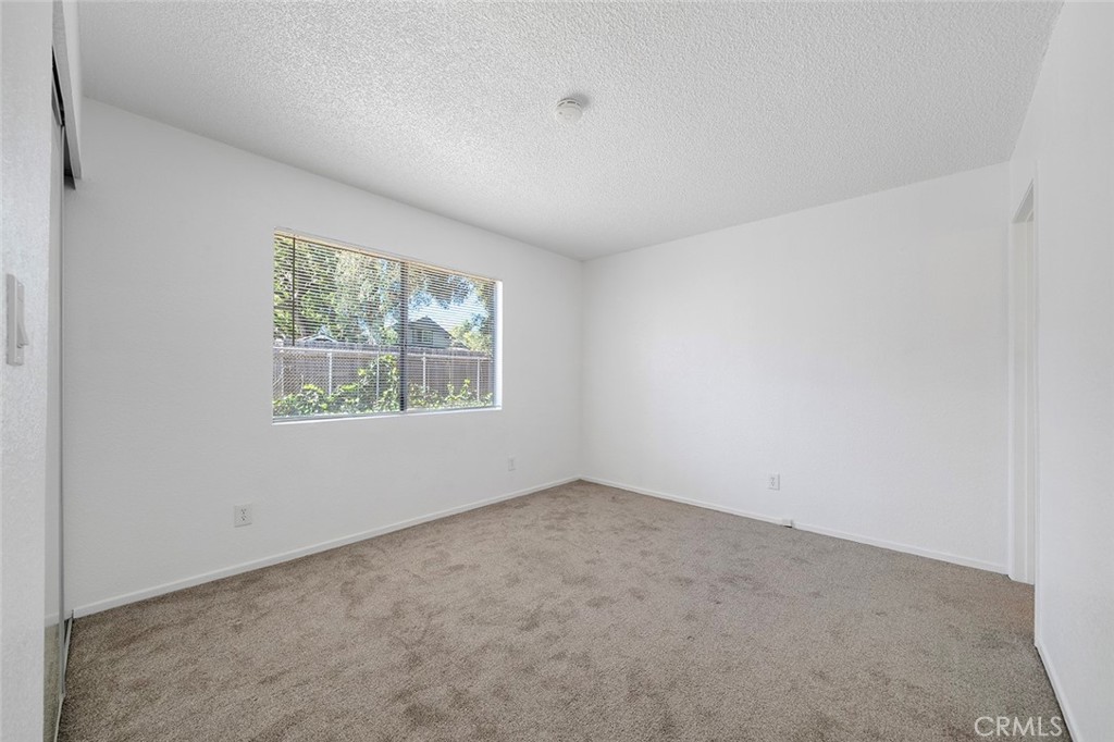 1909 N Summit Property Photo 11