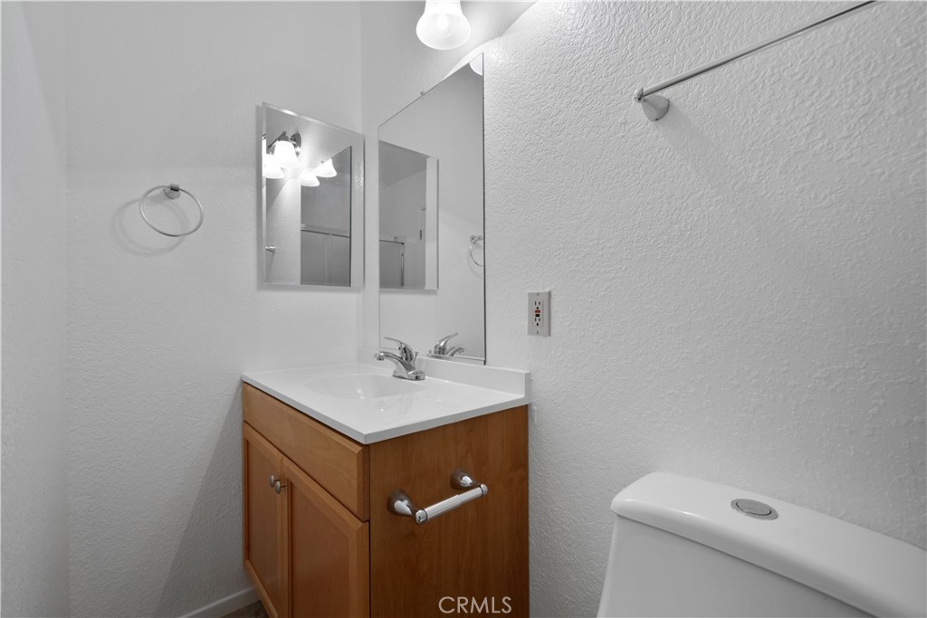 1909 N Summit Property Photo 13