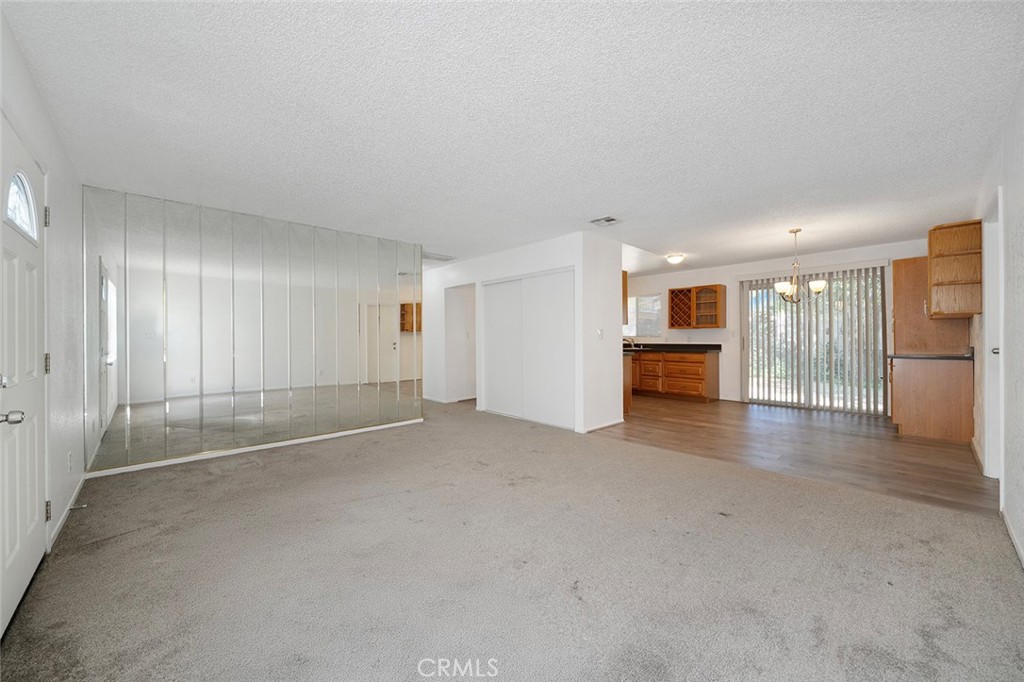 1909 N Summit Property Photo 16