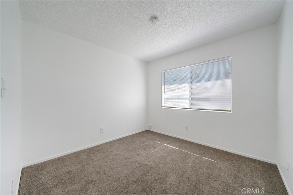1909 N Summit Property Photo 22