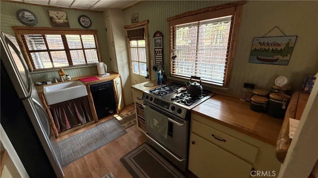 459 Edgemoor Property Photo 5
