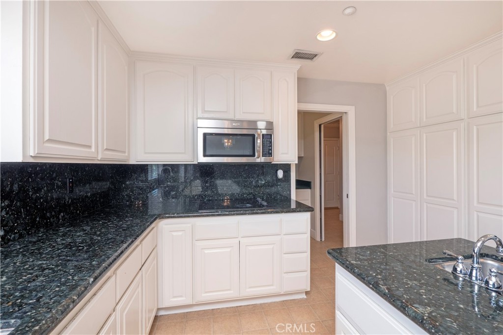 8715 Dufferin Property Photo 10