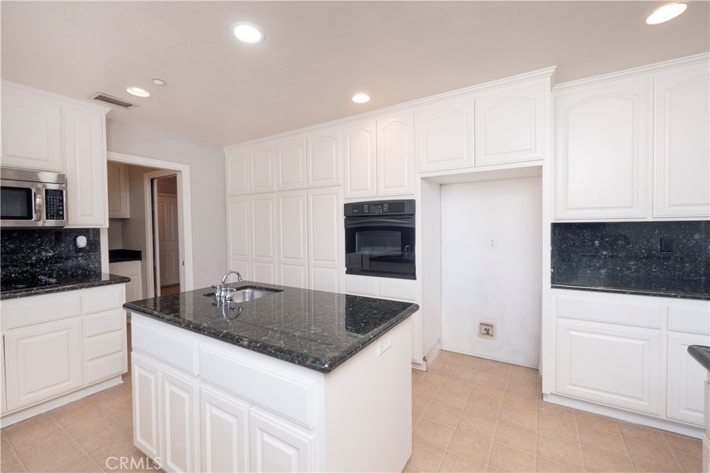 8715 Dufferin Property Photo 11