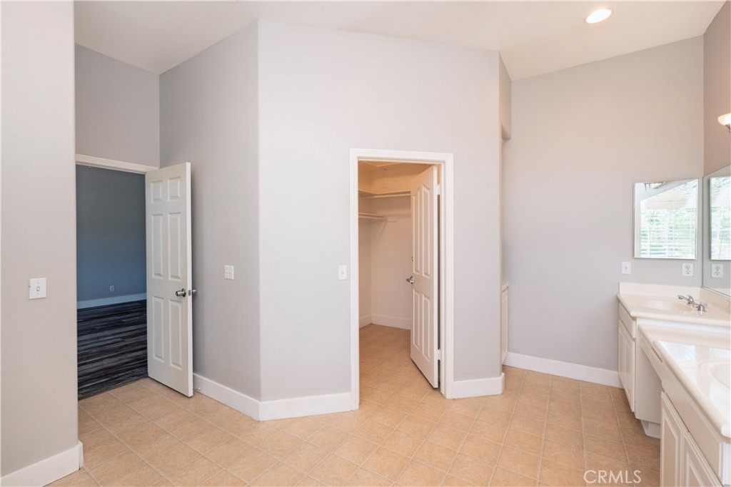 8715 Dufferin Property Photo 17