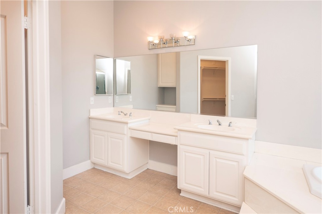 8715 Dufferin Property Photo 18