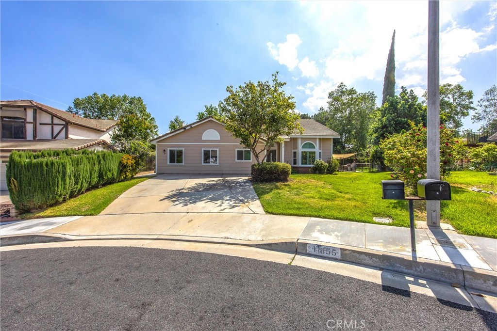 11855 Beverly Court Property Photo 2
