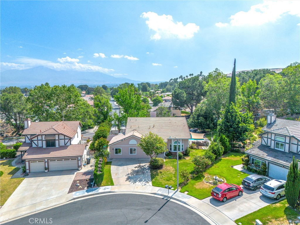11855 Beverly Court Property Photo 3