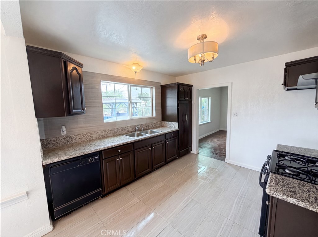 11950 Lee Avenue Property Photo 2
