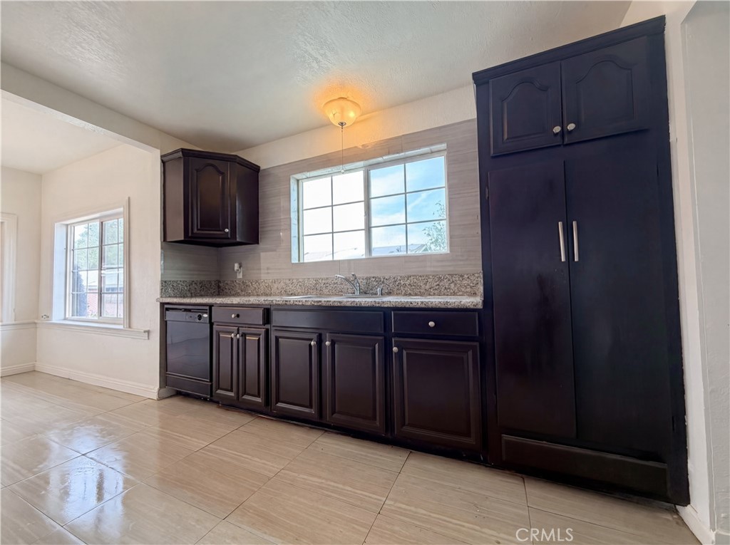 11950 Lee Avenue Property Photo 8