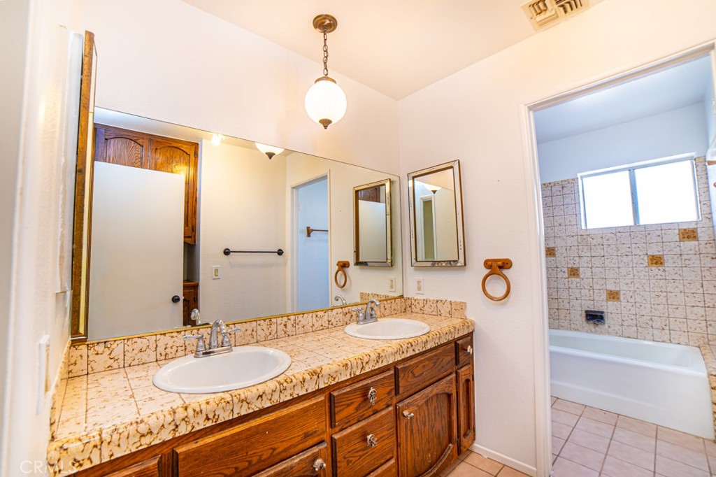 13426 4th Property Photo 10