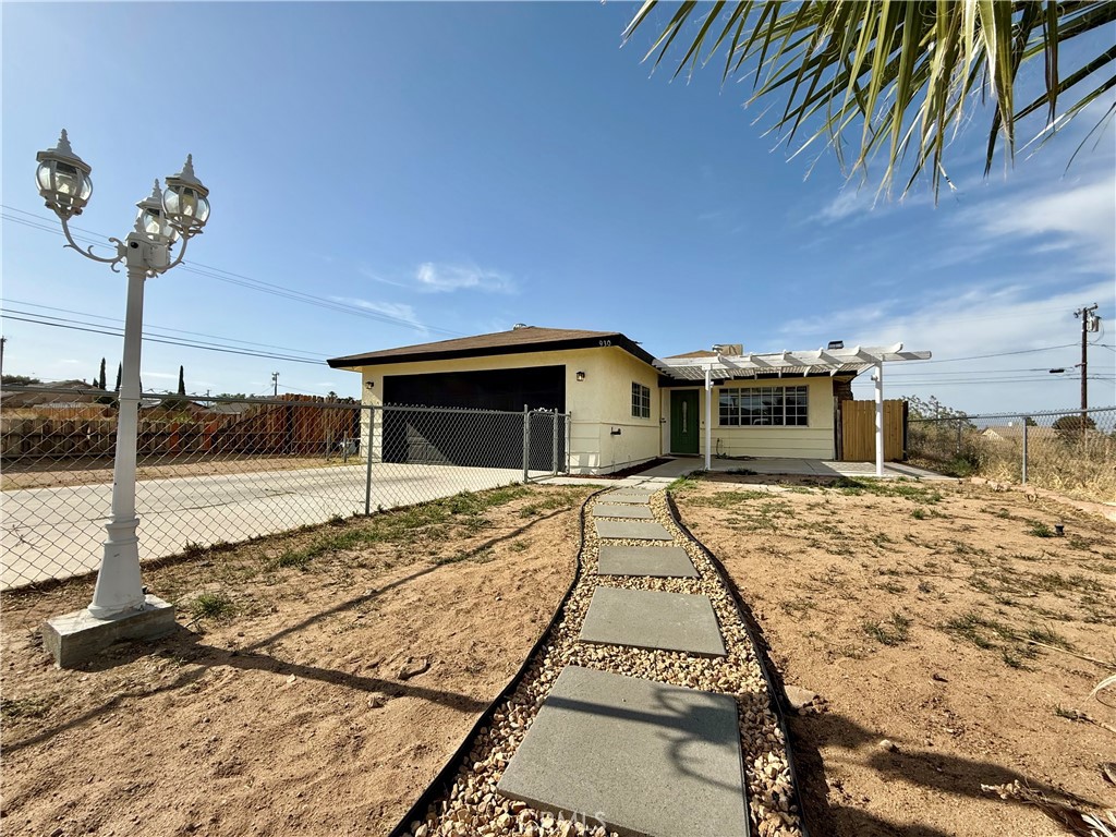 930 W Franklin Avenue Property Photo 1