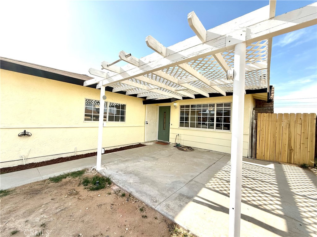 930 W Franklin Avenue Property Photo 4