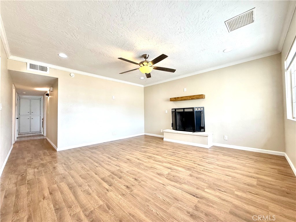 930 W Franklin Avenue Property Photo 6