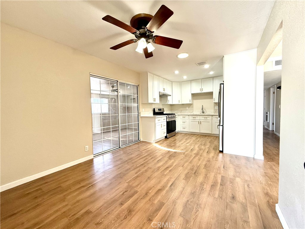930 W Franklin Avenue Property Photo 9