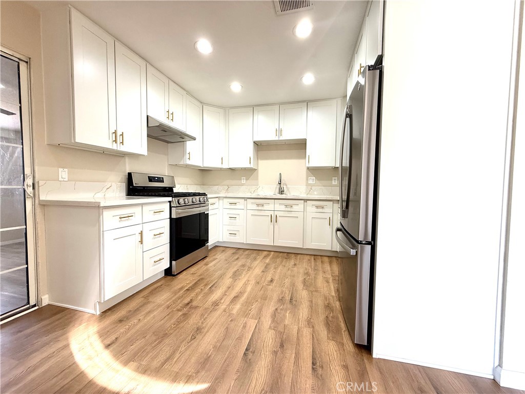 930 W Franklin Avenue Property Photo 12