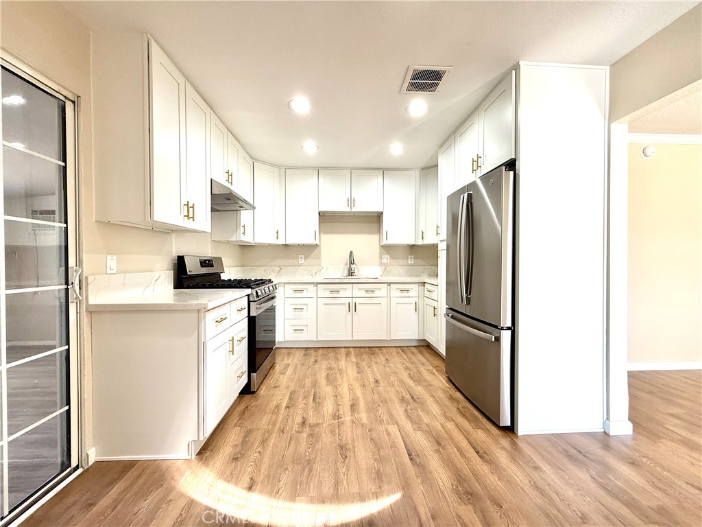 930 W Franklin Avenue Property Photo 13