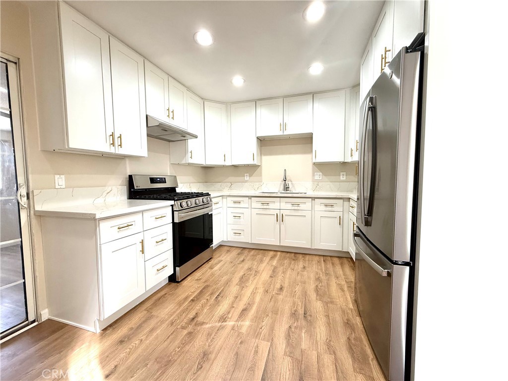930 W Franklin Avenue Property Photo 14