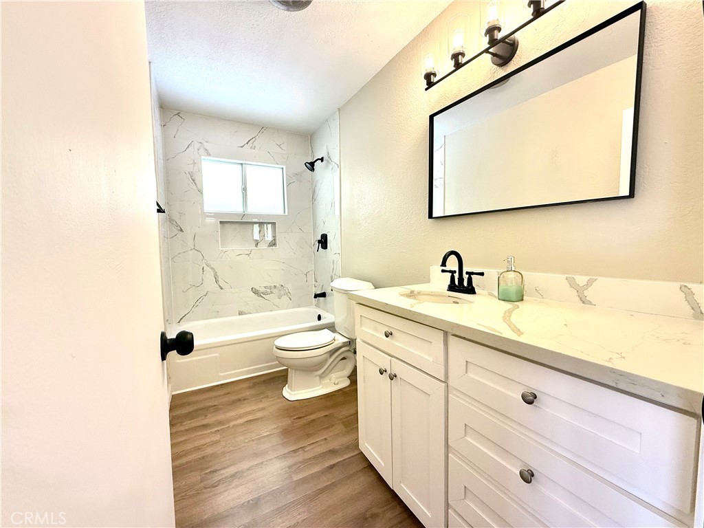 930 W Franklin Avenue Property Photo 16