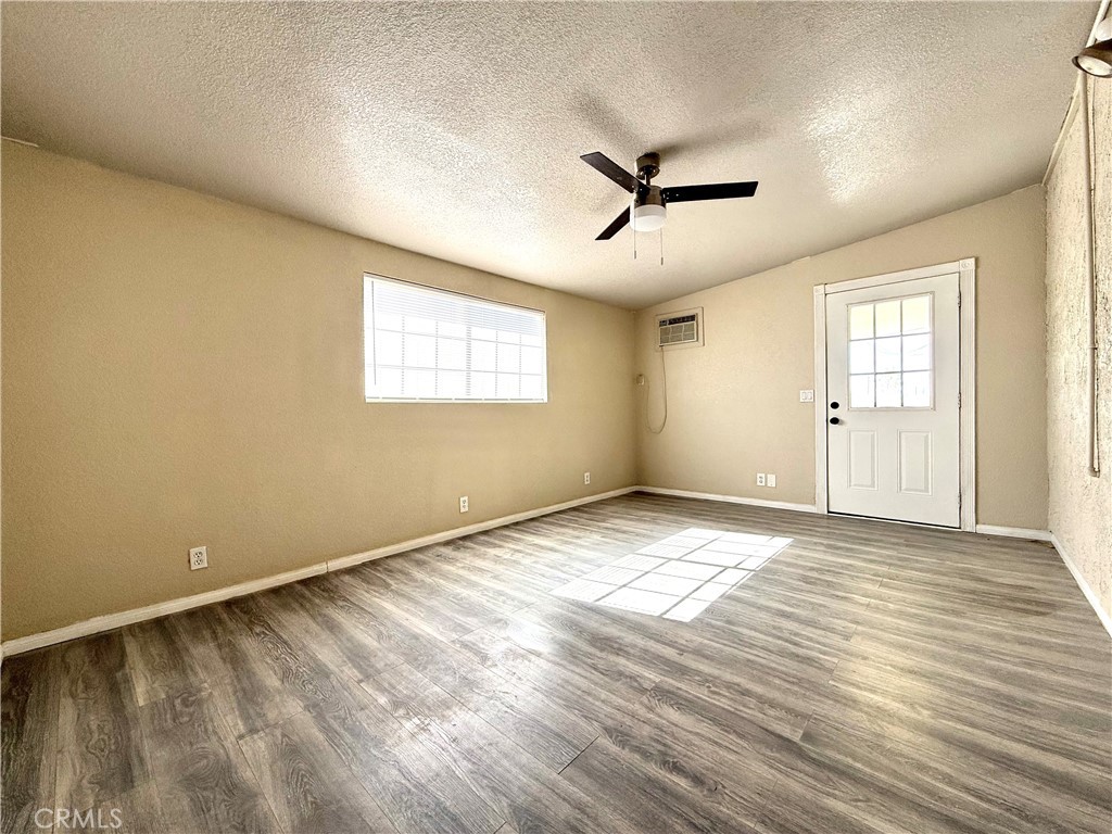 930 W Franklin Avenue Property Photo 21