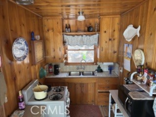 658 Yukon Property Photo 5