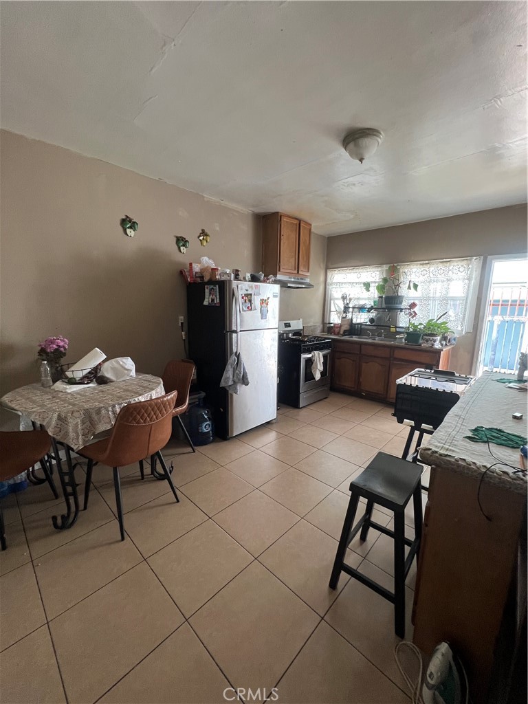 6812 S Hoover Property Photo 12