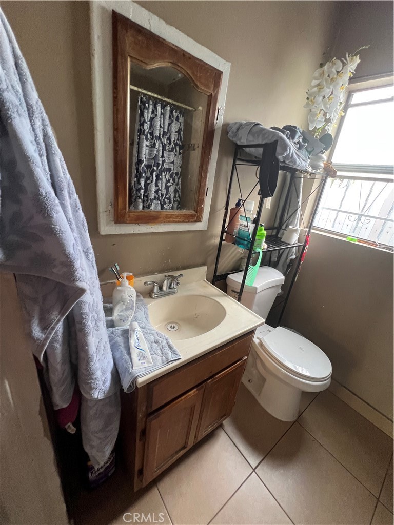 6812 S Hoover Property Photo 13